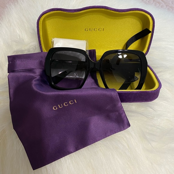 ❌SOLD❌Authentic GUCCI 54mm Oversized Square Sunglasses
GUCCI